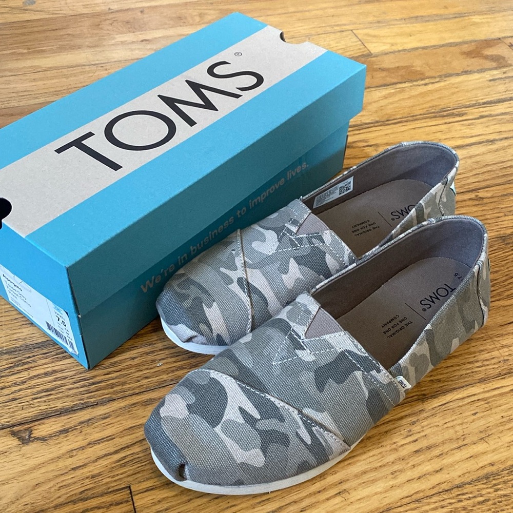 NWT TOMS Alpargata Camo - 7.5